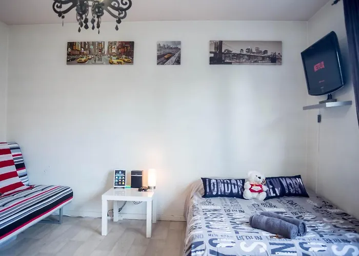 Travel Homes - The Eastside, Parking And Downtown Colmar