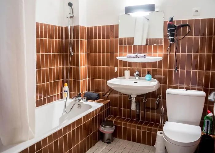 Travel Homes - The Eastside, Parking And Downtown