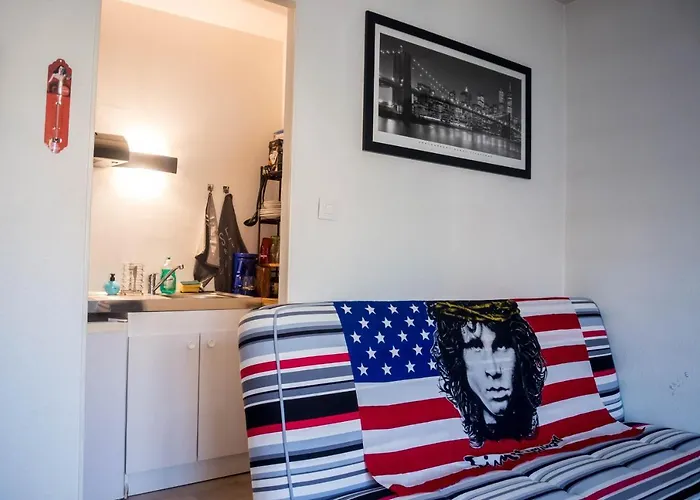 Travel Homes - The Eastside, Parking And Downtown *