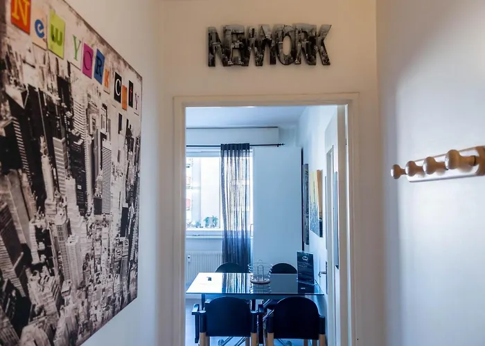 Travel Homes - The Eastside, Parking And Downtown Colmar